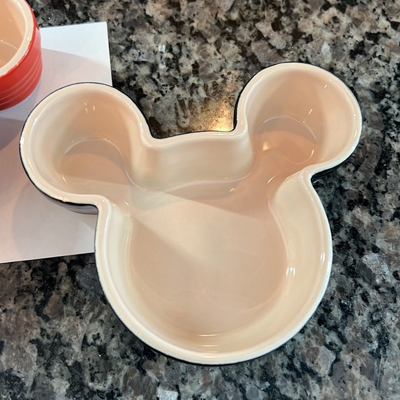 Le Creuset Disney stoneware Ramekins - Picture 3 of 6
